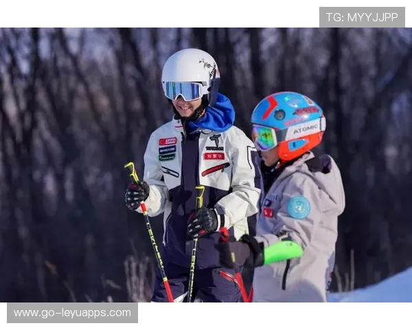 冰雪项目蓬勃发展，滑雪装备创新提升运动员表现与安全，滑雪队伍