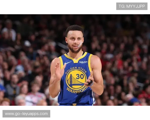 勇士反弹获胜，库里表现依旧抢眼，勇士队员对库里