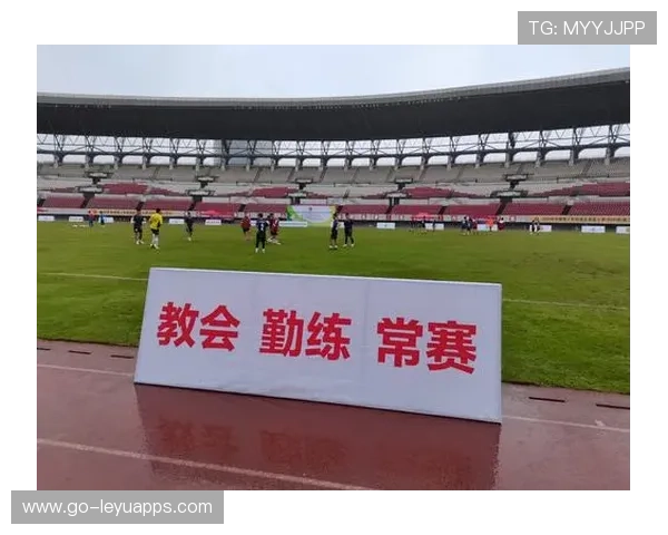 俱乐部支持青少年运动员参与国际交流提升经验，青少年运动员签约俱乐部合同