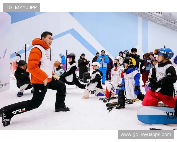 冰雪项目蓬勃发展，滑雪装备创新提升运动员表现与安全，滑雪队伍