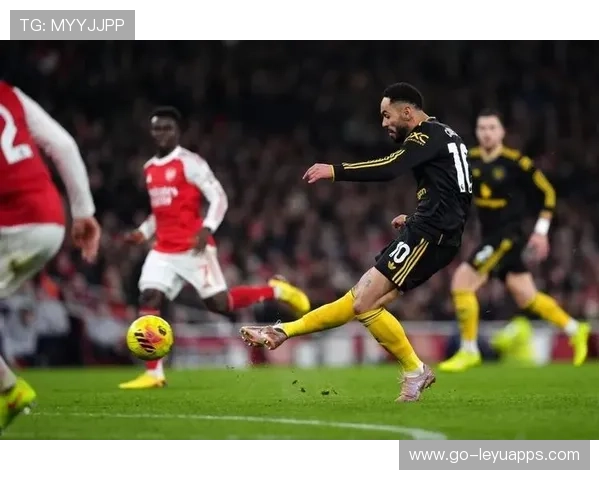 曼联逆转取胜,锁定前三名,曼联逆袭悍将 曼联逆转取胜,锁定前三名,曼联逆袭悍将