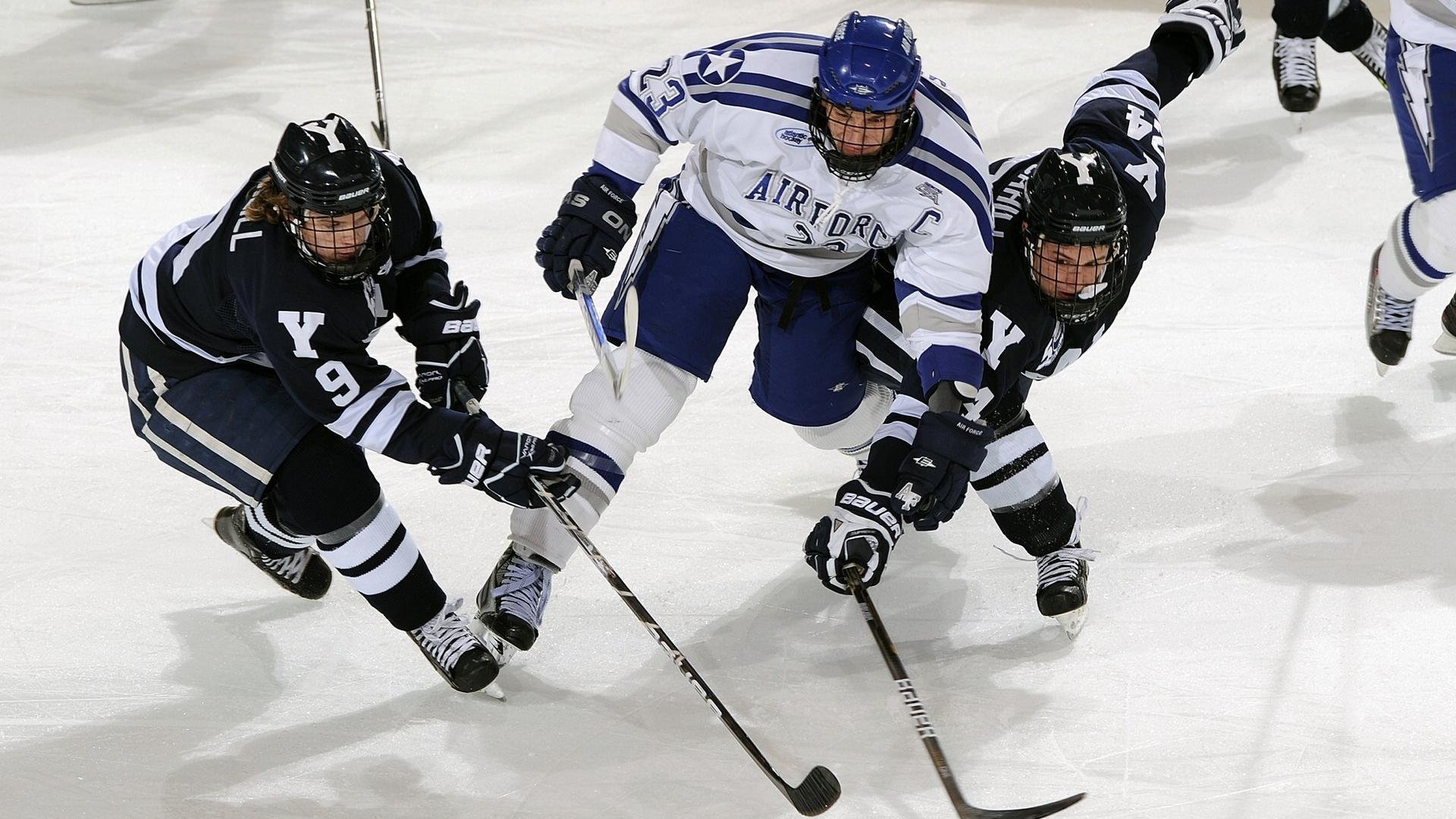 拜仁中场防守拦截成功率极高,拜仁中场球员